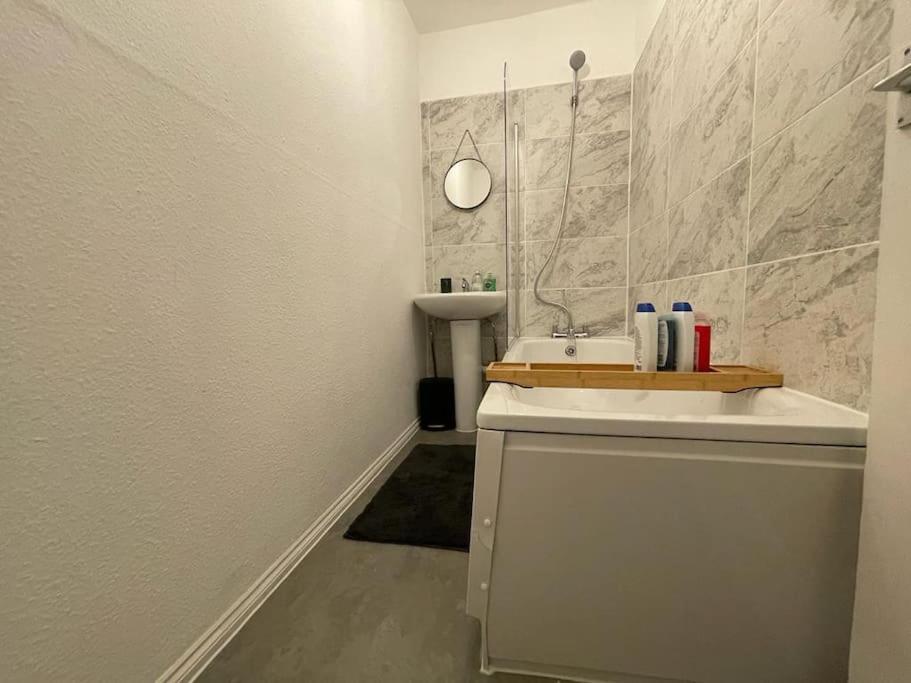 Comfortable 2 Bedroom On Tower Bridge 伦敦 外观 照片