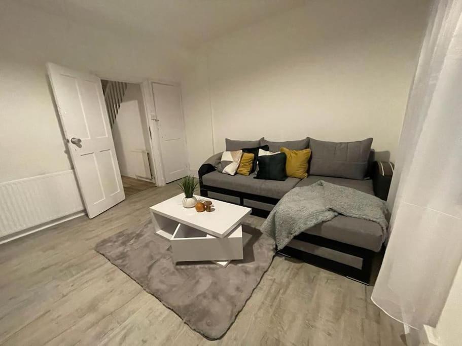 Comfortable 2 Bedroom On Tower Bridge 伦敦 外观 照片